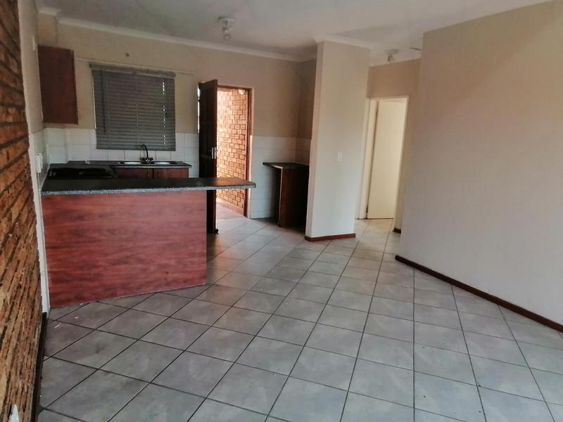 To Let 2 Bedroom Property for Rent in Honeypark Gauteng