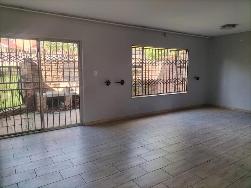 To Let 4 Bedroom Property for Rent in Birchleigh North Gauteng