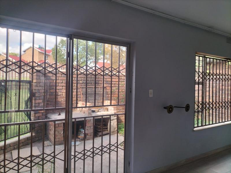 To Let 4 Bedroom Property for Rent in Birchleigh North Gauteng