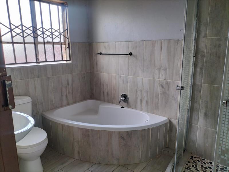 To Let 4 Bedroom Property for Rent in Birchleigh North Gauteng