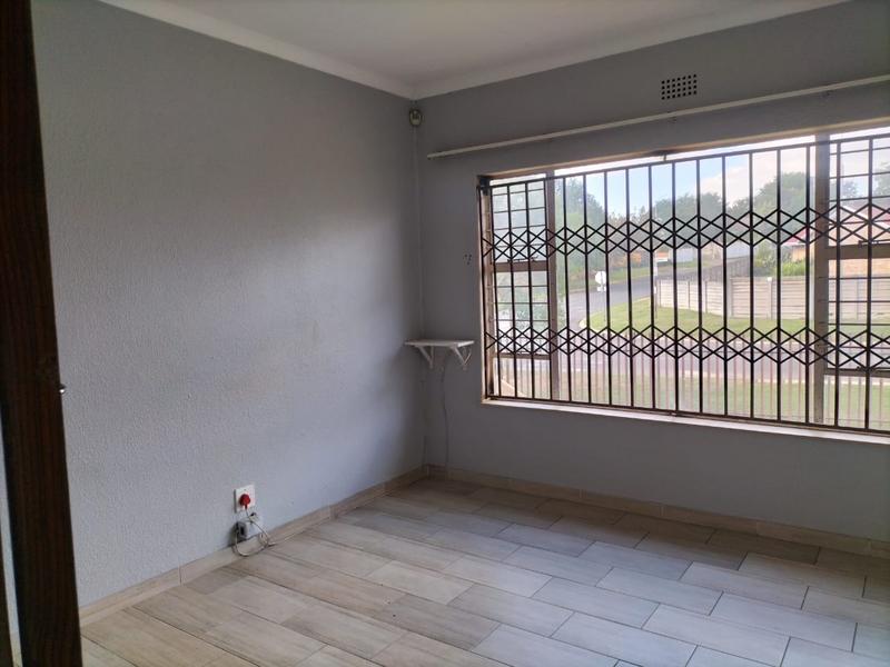 To Let 4 Bedroom Property for Rent in Birchleigh North Gauteng