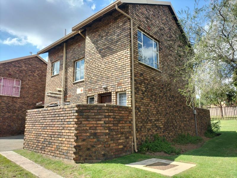 To Let 4 Bedroom Property for Rent in Birchleigh North Gauteng