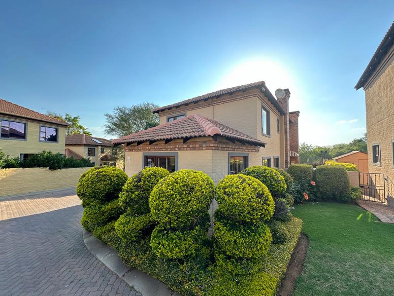 To Let 4 Bedroom Property for Rent in Waterkloof Ridge Gauteng