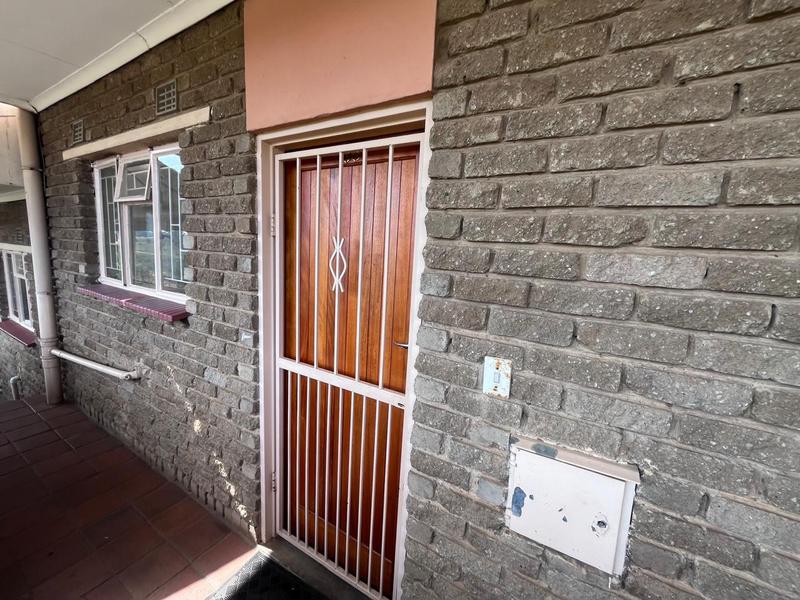 To Let 2 Bedroom Property for Rent in Florida Gauteng