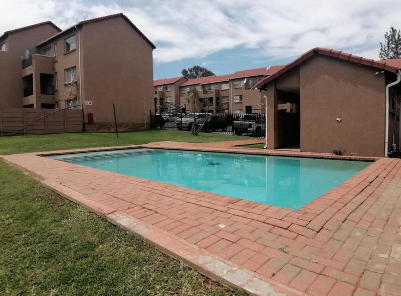 2 Bedroom Property for Sale in Vorna Valley Gauteng