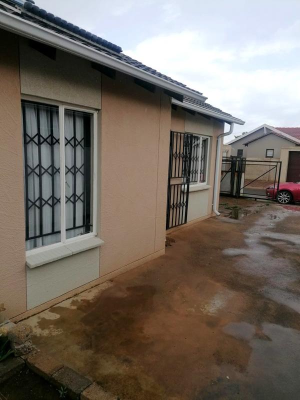 2 Bedroom Property for Sale in Windmill Park Gauteng