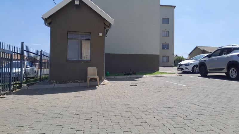 2 Bedroom Property for Sale in Fleurhof Gauteng