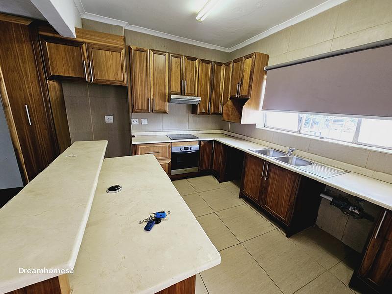 To Let 2 Bedroom Property for Rent in Dunkeld Gauteng