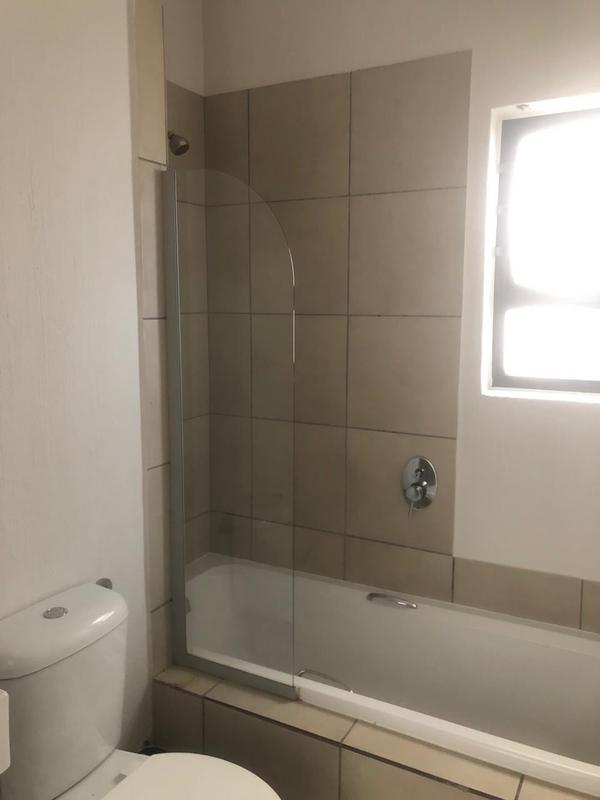 To Let 2 Bedroom Property for Rent in Broadacres Gauteng