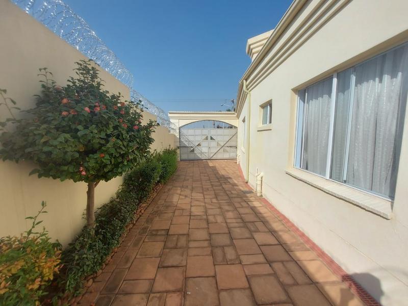 4 Bedroom Property for Sale in Laudium Gauteng