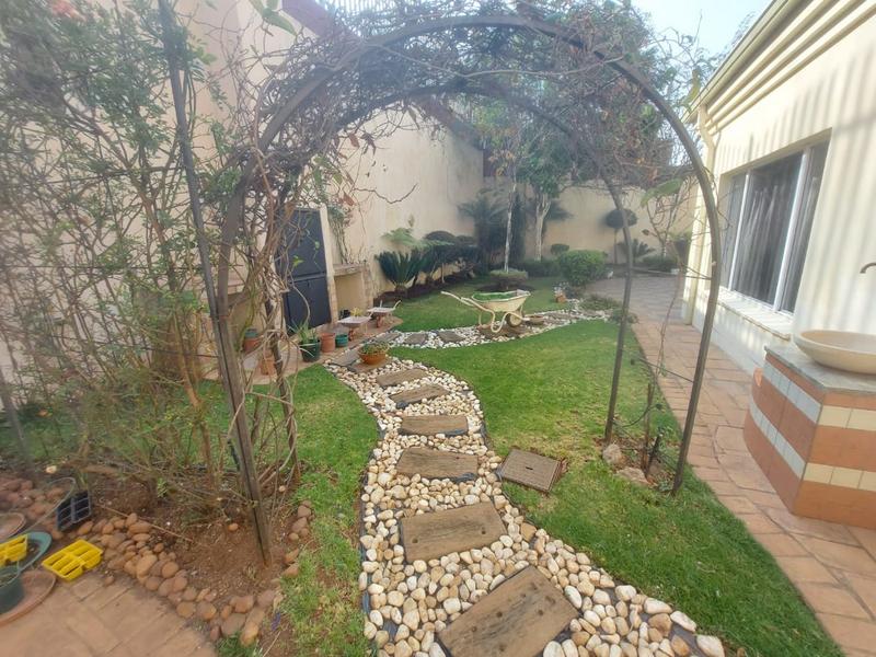 4 Bedroom Property for Sale in Laudium Gauteng