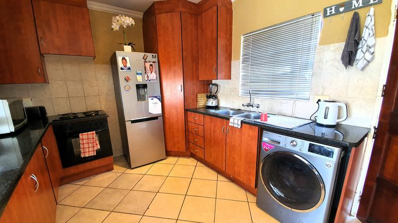 2 Bedroom Property for Sale in Annlin Gauteng