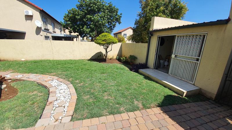 2 Bedroom Property for Sale in Annlin Gauteng