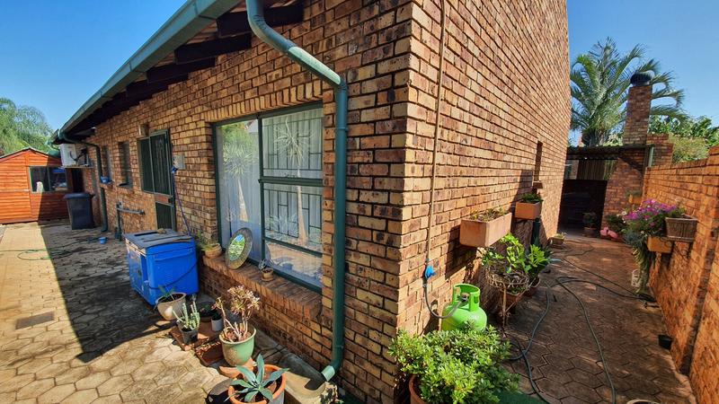 3 Bedroom Property for Sale in Annlin Gauteng