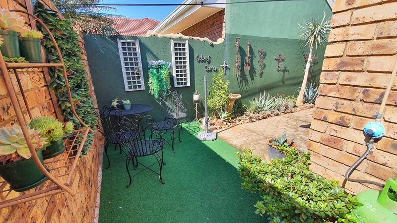 3 Bedroom Property for Sale in Annlin Gauteng