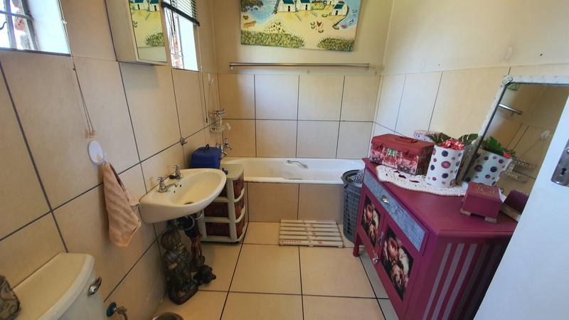 4 Bedroom Property for Sale in Sinoville Gauteng