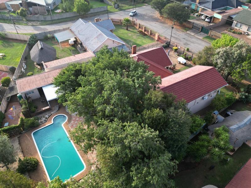 6 Bedroom Property for Sale in Greenhills Gauteng