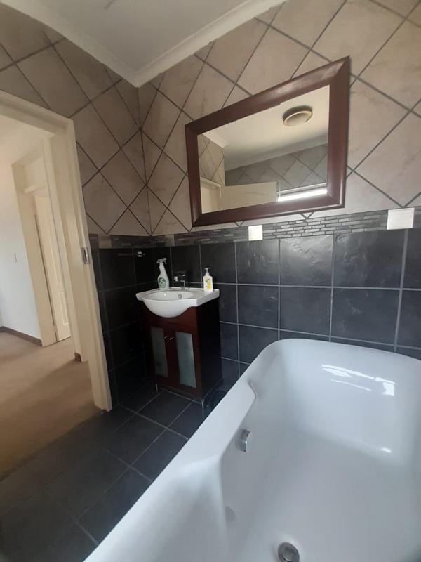 To Let 2 Bedroom Property for Rent in Edenvale Gauteng