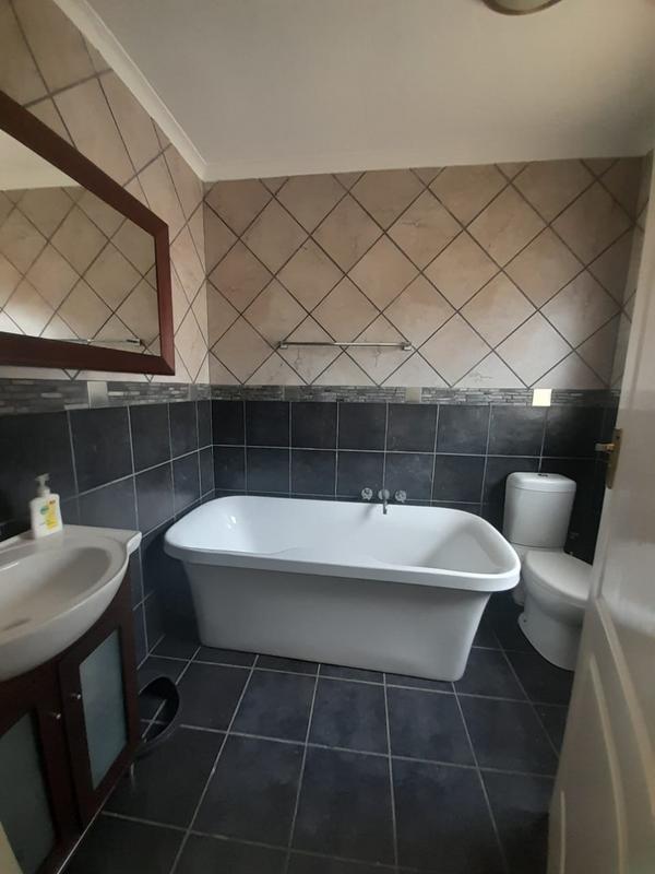 To Let 2 Bedroom Property for Rent in Edenvale Gauteng