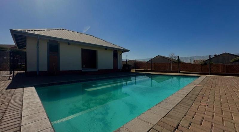 2 Bedroom Property for Sale in Noordwyk Gauteng