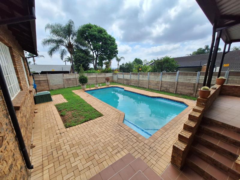 To Let 3 Bedroom Property for Rent in Rooihuiskraal Gauteng