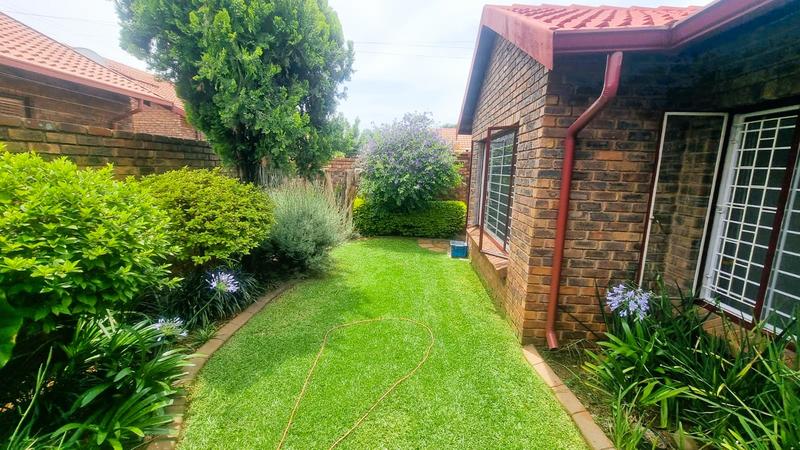 4 Bedroom Property for Sale in Eldoraigne Gauteng