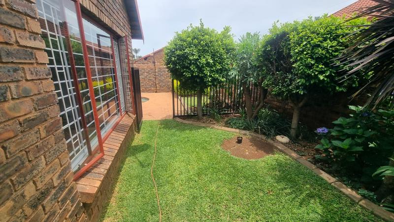 4 Bedroom Property for Sale in Eldoraigne Gauteng