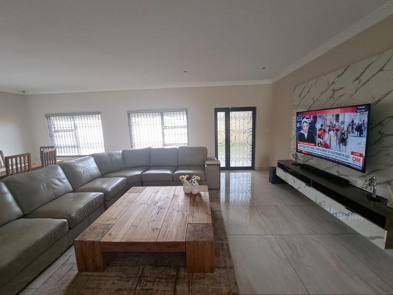 5 Bedroom Property for Sale in Heuweloord Gauteng