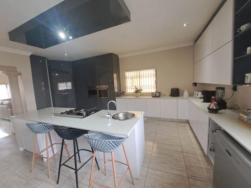 5 Bedroom Property for Sale in Heuweloord Gauteng