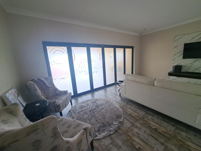 5 Bedroom Property for Sale in Heuweloord Gauteng