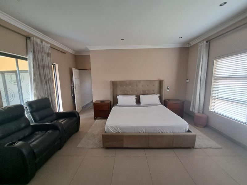 5 Bedroom Property for Sale in Heuweloord Gauteng