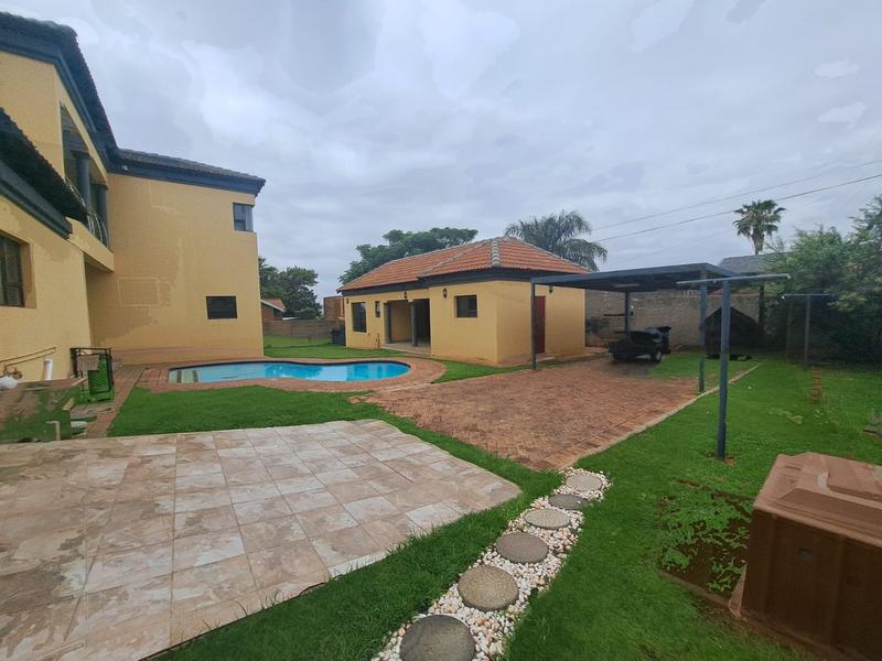 5 Bedroom Property for Sale in Heuweloord Gauteng