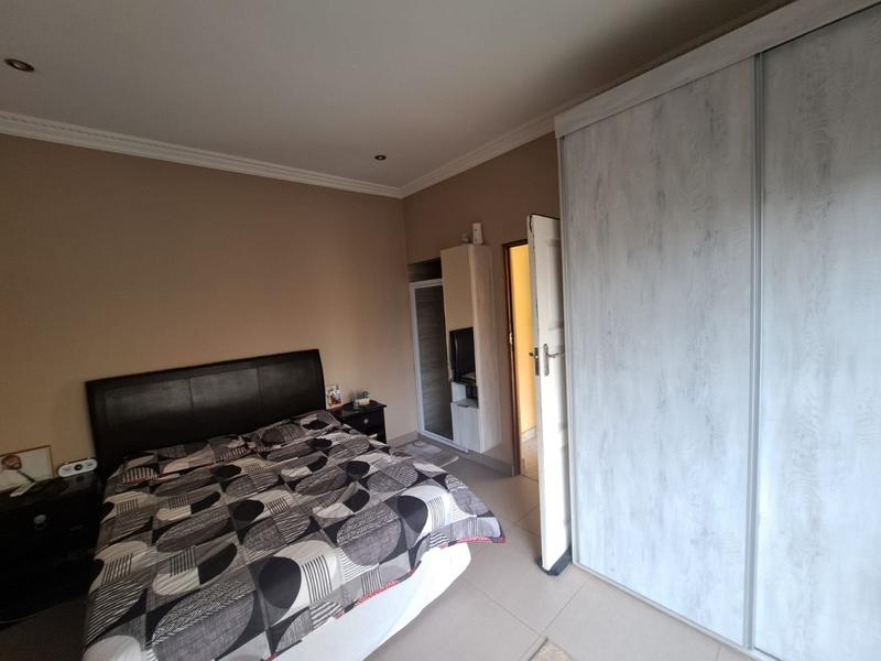 5 Bedroom Property for Sale in Heuweloord Gauteng