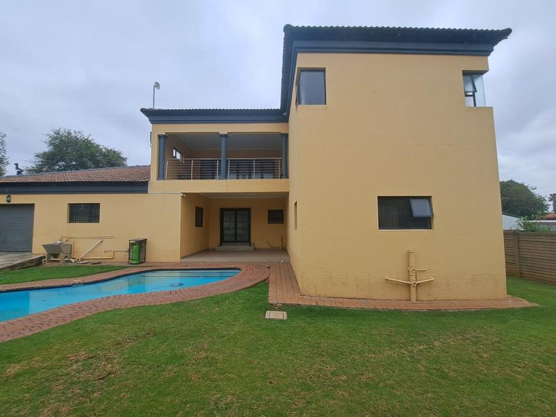 5 Bedroom Property for Sale in Heuweloord Gauteng