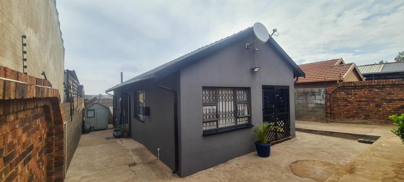 4 Bedroom Property for Sale in Protea North Gauteng