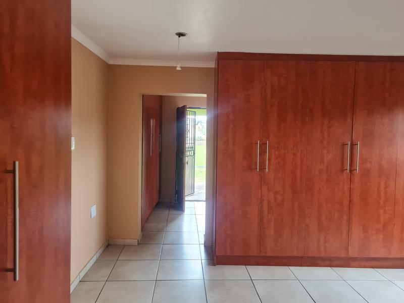 To Let 1 Bedroom Property for Rent in Rangeview Gauteng