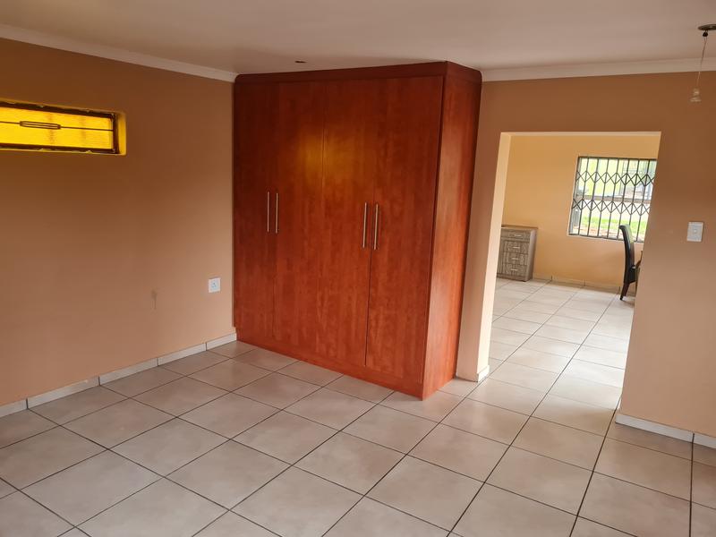 To Let 1 Bedroom Property for Rent in Rangeview Gauteng