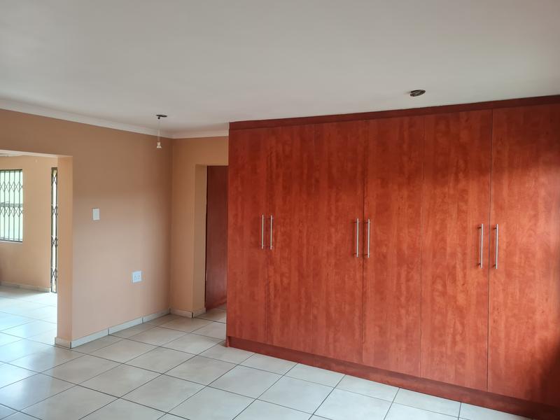 To Let 1 Bedroom Property for Rent in Rangeview Gauteng