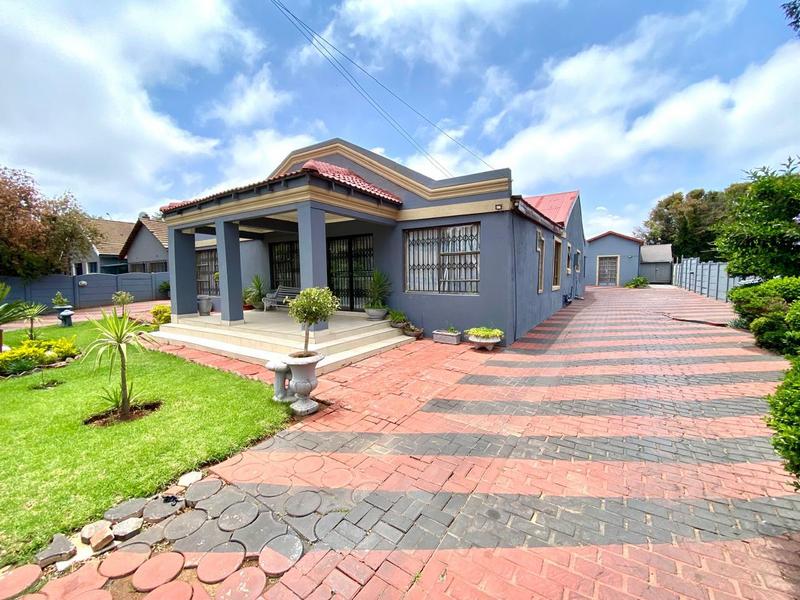 4 Bedroom Property for Sale in Witpoortjie Gauteng