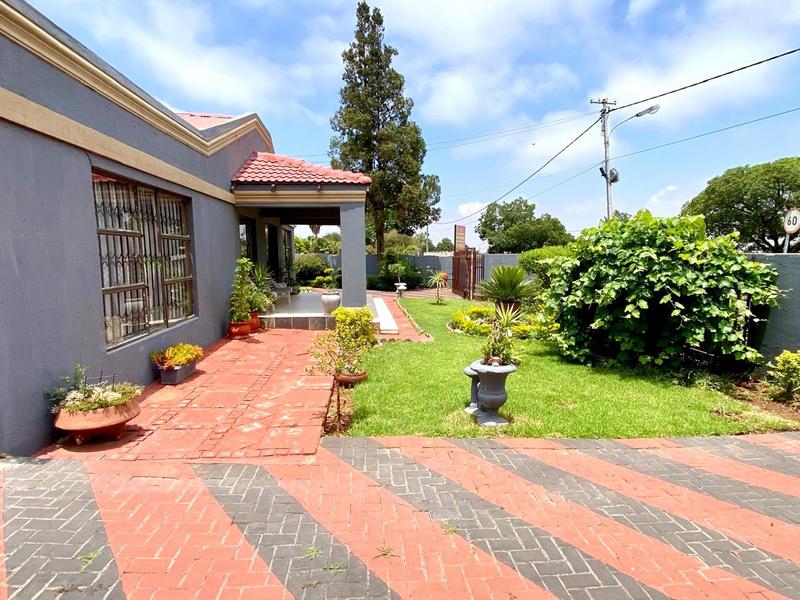 4 Bedroom Property for Sale in Witpoortjie Gauteng