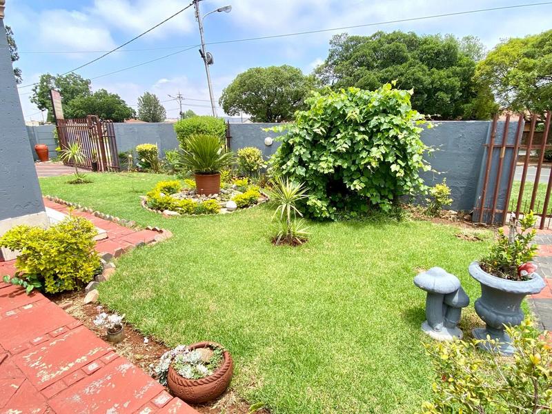 4 Bedroom Property for Sale in Witpoortjie Gauteng