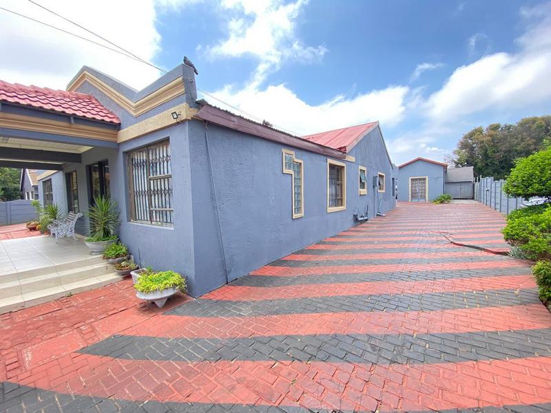 4 Bedroom Property for Sale in Witpoortjie Gauteng