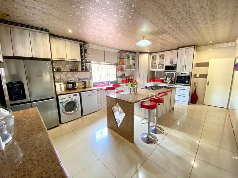 4 Bedroom Property for Sale in Witpoortjie Gauteng