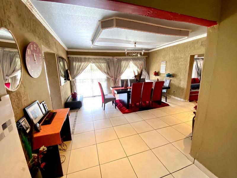 4 Bedroom Property for Sale in Witpoortjie Gauteng