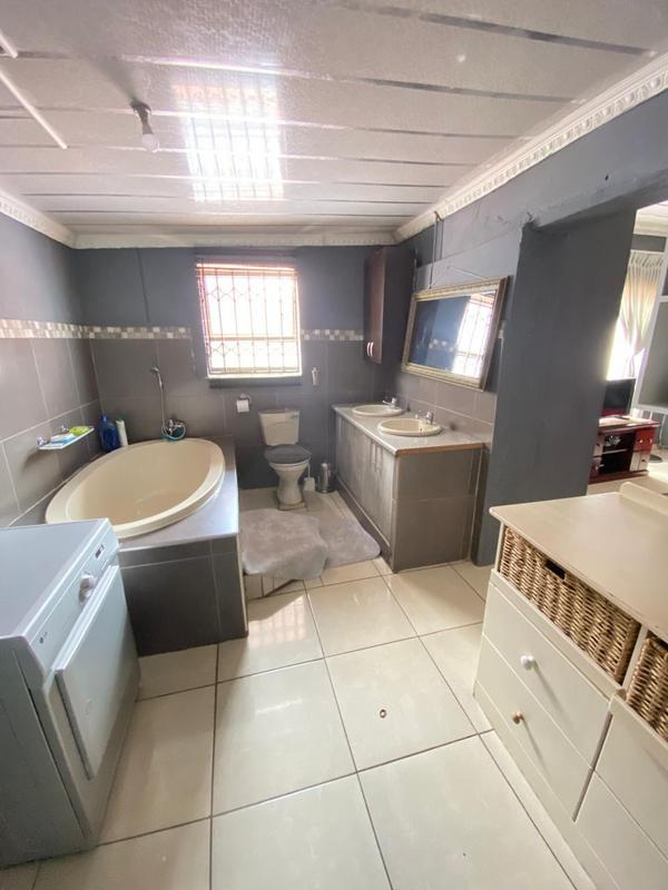 4 Bedroom Property for Sale in Witpoortjie Gauteng