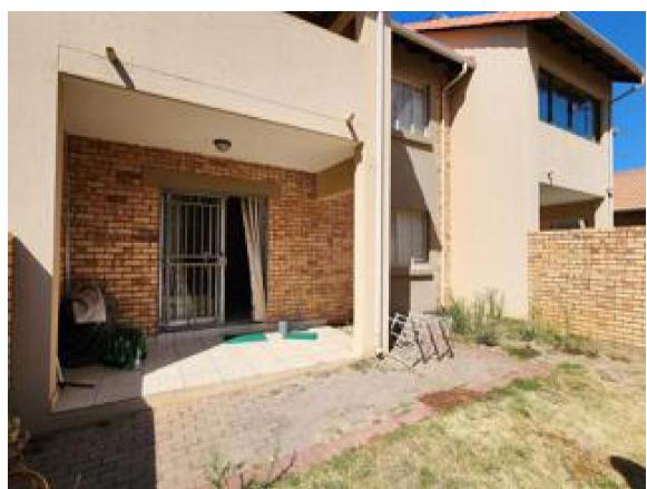 2 Bedroom Property for Sale in Monavoni Gauteng