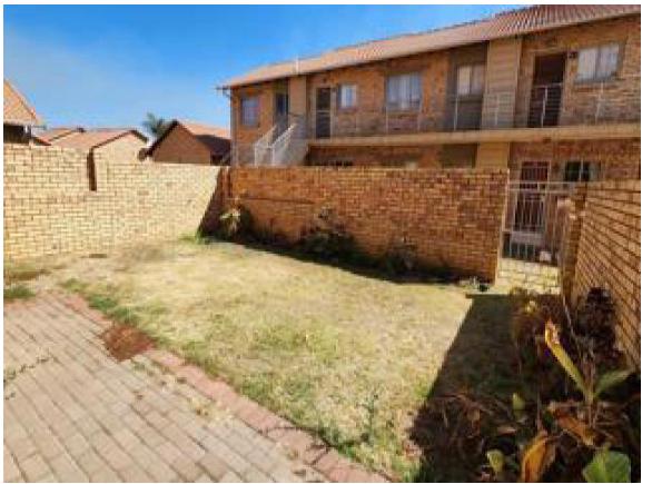 2 Bedroom Property for Sale in Monavoni Gauteng