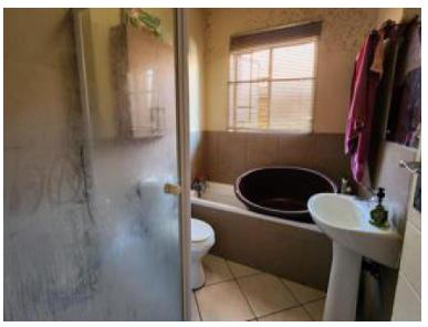 2 Bedroom Property for Sale in Monavoni Gauteng