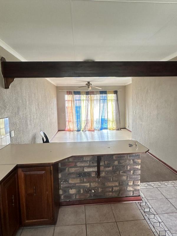 To Let 2 Bedroom Property for Rent in Brackendowns Gauteng