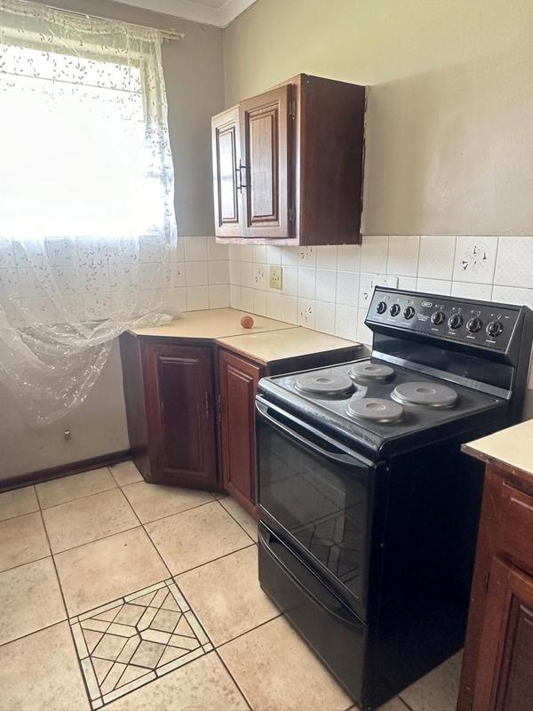 To Let 2 Bedroom Property for Rent in Brackendowns Gauteng